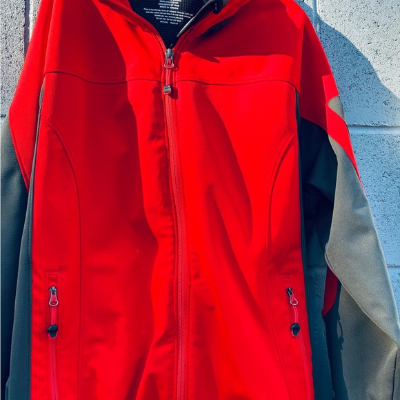✨ L.L.Bean Colorblock Softshell Jacket – Red & Gray ✨ - Picture 4 of 6